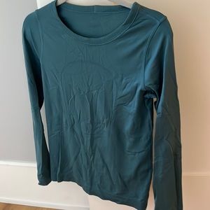 Lululemon long sleeve shirt size 4